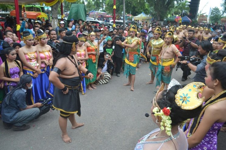 Sumpah Amukti Palapa Kembali Diucapkan Gajah Mada Di Pendopo Agung - apakabar.co.id/lingkungan-edu…