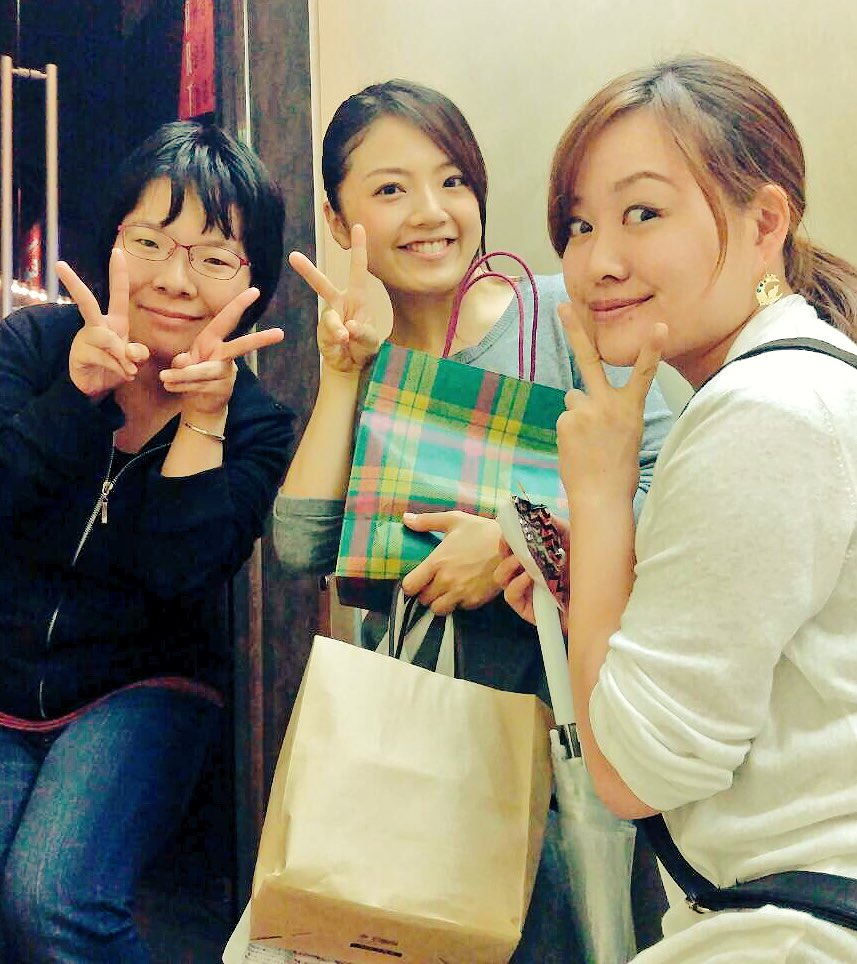 璃波美紀 Mimaki 昨日はレッスン後に 前事務所仲間の花田亜由美ちゃんと一緒に 小築舞衣ちゃんの舞台見に行って来ました 仲間の芝居観るとやる気が湧いてきますな 私も頑張るぞー サクラサクコロ16 T Co Rxb4jcyekj Twitter