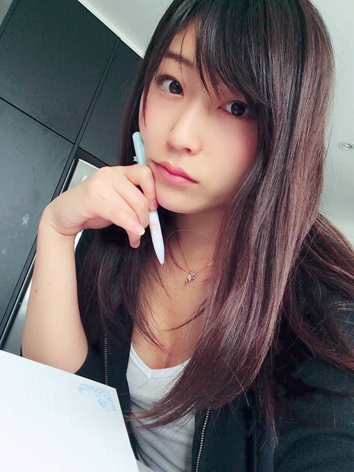 学校終わって復習してるぜ。もうすぐ6時をお知らせします（NZ） https://t.co/WollADn6um<a href="/tag/%E3%82%B0%E3%83%A9%E3%83%89%E3%83%AB%E8%87%AA%E7%94%BB%E6%92%AE%E3%82%8A%E9%83%A8"class="tags"><span>#グラドル自画撮り部</span></a>