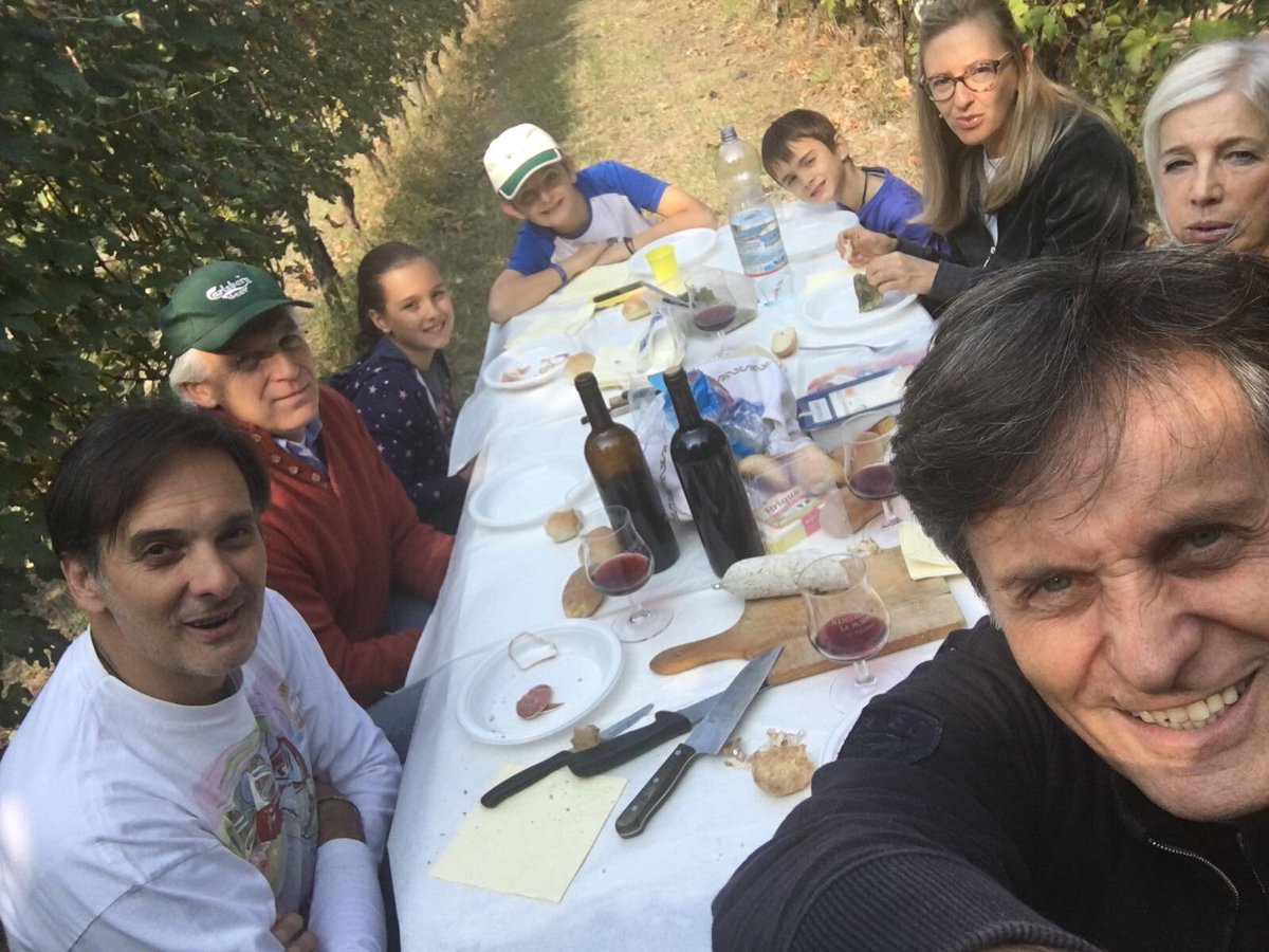 CorteGondina's tweet photo. @lonelyplanet_it #ScappoA #lamorra nelle #langhe dove è tempo di #vendemmia #barolo #nebbiolo 🍷#Cortegondina https://t.co/7d8o8ftDj6