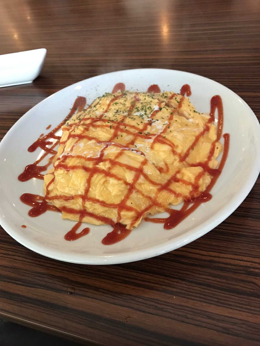 732kikagaku's tweet photo. ランチを食べる😊✨
1人なのに4人席に案内されて若干気まずいのと寂しさが増すではないかw
#ericlifecafe
#オムライス
#幾何学模様 https://t.co/EGnkU5Nzqg