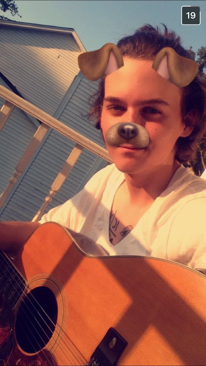 crayhey14's tweet photo. It's 1:15 and you're still my favorite (: https://t.co/ZuJaF7d5EU