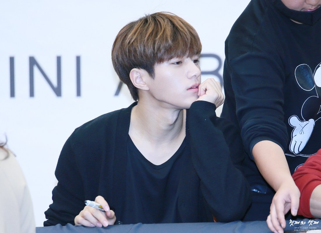 uri_infinitee's tweet photo. [PIC] 161009 Fansign COEX - Kim Myungsoo
Cr. Logo https://t.co/otqx7iJ20u