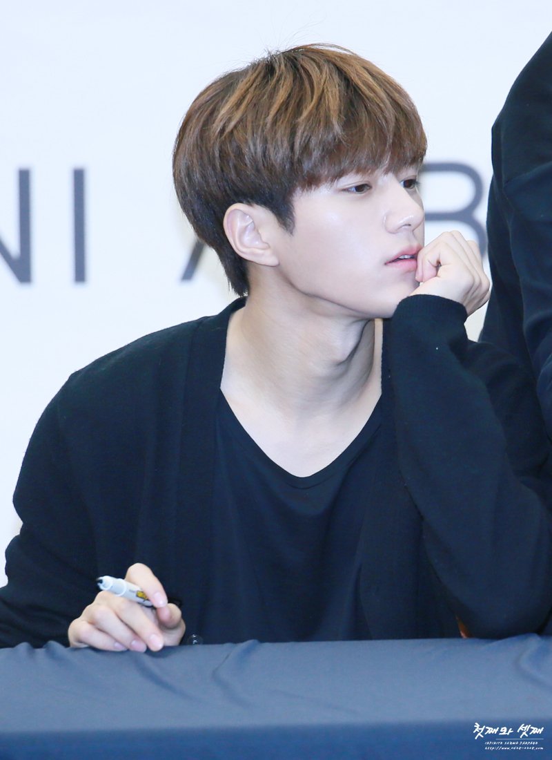 uri_infinitee's tweet photo. [PIC] 161009 Fansign COEX - Kim Myungsoo
Cr. Logo https://t.co/otqx7iJ20u