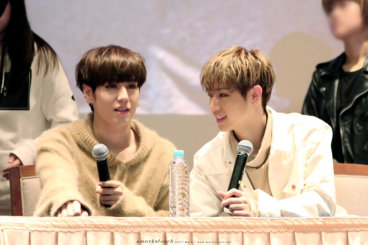 markstouch's tweet photo. [HQ]161002 상암 팬싸인회 김 #마크 #유겸 러블리 투안형제는👬 더럽😘❤️ #GOT7 #갓세븐 #Mark #Yugyeom #HardCarry https://t.co/l7mSaJQ9WA