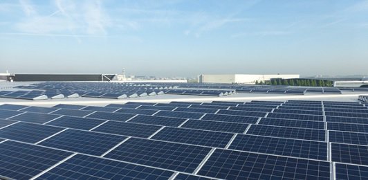 SolarStorageMag's tweet photo. SolarMagazine - @IkarosSolar plaatst 1.500 #zonnepanelen op Fokker 7-gebouw https://t.co/dnN5ao0LSl https://t.co/HWNpBXZnfU