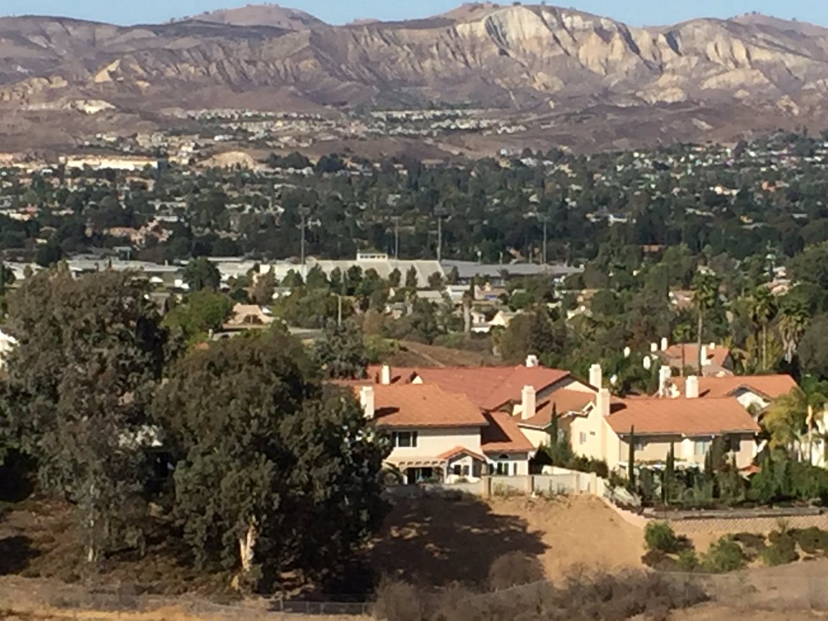 EdwardJLeClair's tweet photo. Amazing view from this 2.5 acre Simi Valley home! #realtor #realestate #agentsofla #californialiving #california https://t.co/OlTXBRMMR2