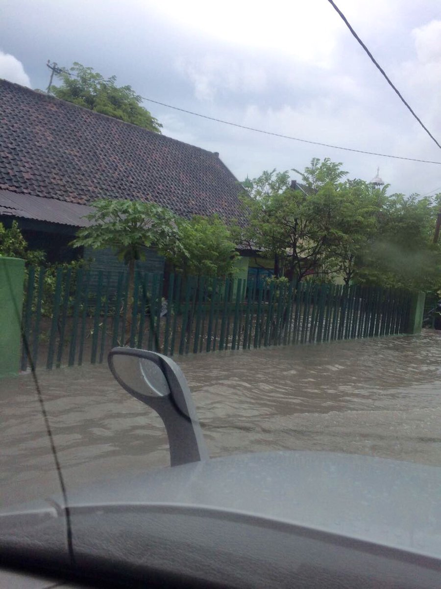 ariprab's tweet photo. Komp AD Jl Ksatrian  Sidoarjo td pg @e100ss https://t.co/0rQH0PXGna