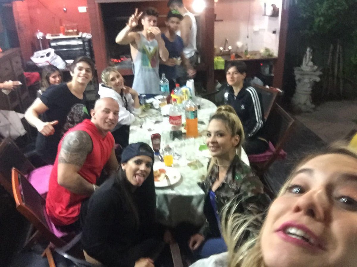 cryptoramote's tweet photo. Buena selfie @flor_vigna 😂😂😂😂😂😂😂😂😂😂😂😂 https://t.co/L2IlbTqtHG