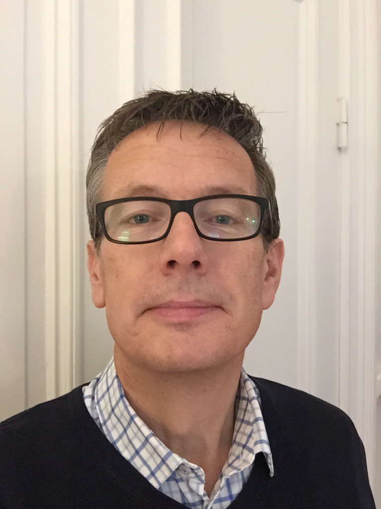 AndersHei's tweet photo. Det här med selfies är knepigt /A https://t.co/kMOHsSM9q4