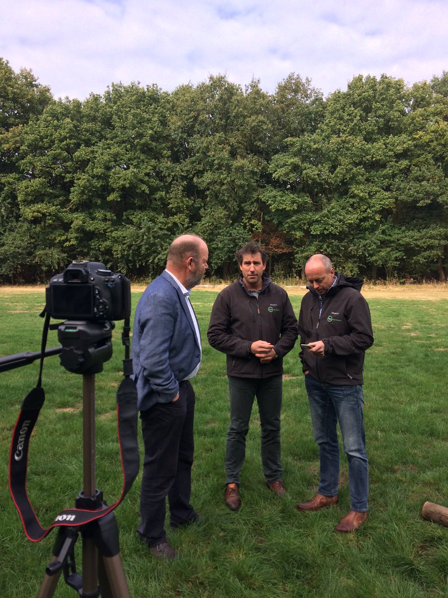 netpointgroep's tweet photo. Wij hebben vandaag een shoot voor onze nieuwe website. Say cheese! #visueleidentiteit #onlinemarketing https://t.co/qJ3wVueX4G