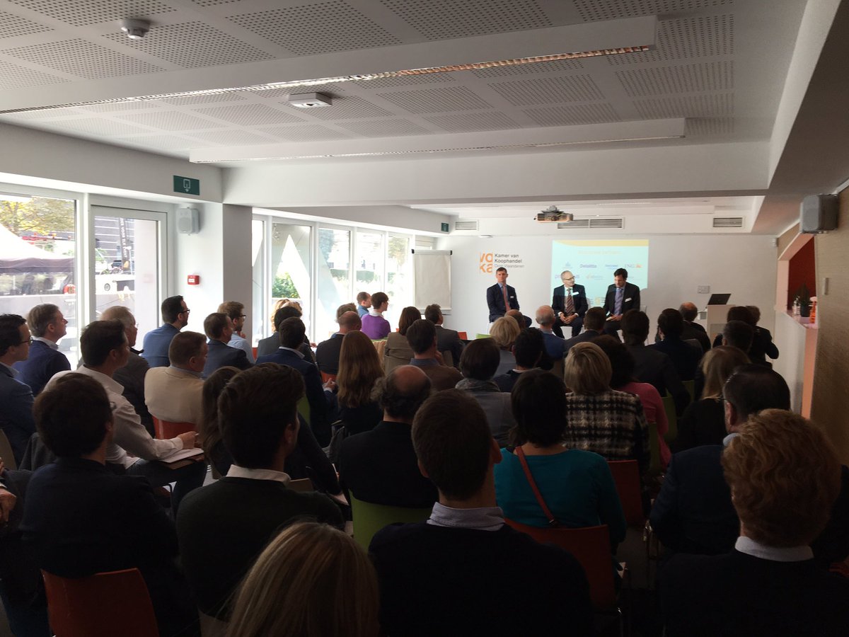 JanTeurrekens's tweet photo. Full house voor debat macro-economische vooruitzichten met Wim Van Gerven, Peter Vanden Houte en Stijn De Cock op #TheBigRefresh @VOKA_OVL https://t.co/bu9ElWYVBv