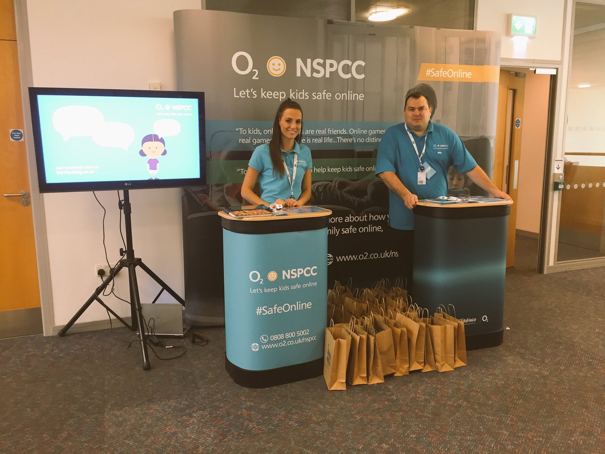 benplain's tweet image. In Preston Brook today with our @O2 @NSPCC helpline team. Come have a chat and find out how you can keep kids safe online #O2SmallTalks