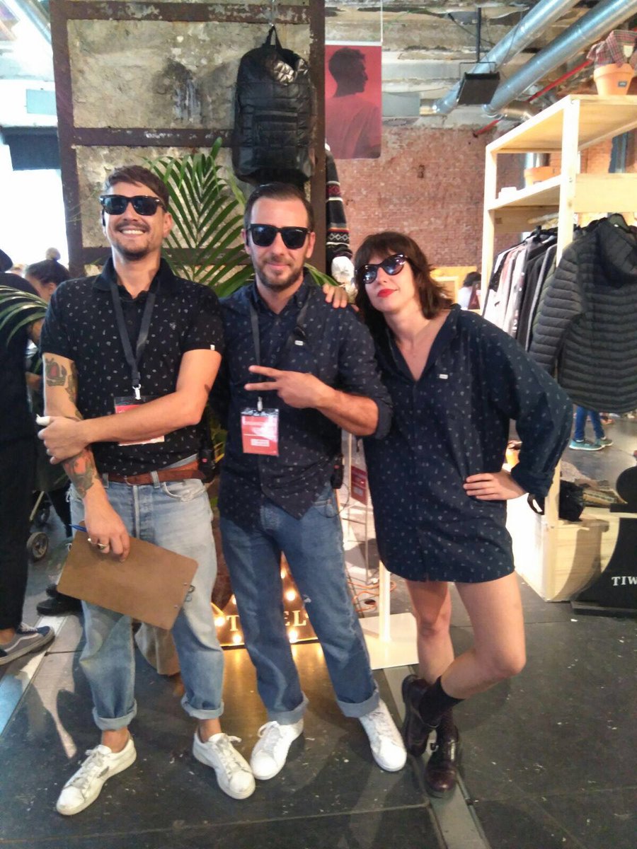 Tiwel_Spain's tweet photo. Siempre magníficos el staff de #MercadodeDiseño con la indumentaria @Tiwel_Spain en exclusiva por @cotescriva 👕 ¡Muchísimas felicidades! https://t.co/UT0ii1bGs7