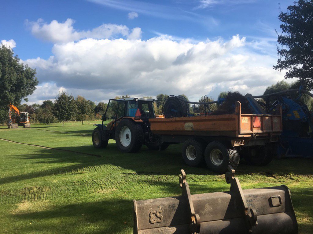 Mooie weersomstandigheden voor het #draineren van hole 11 op #golfbaan #Leeuwenbergh