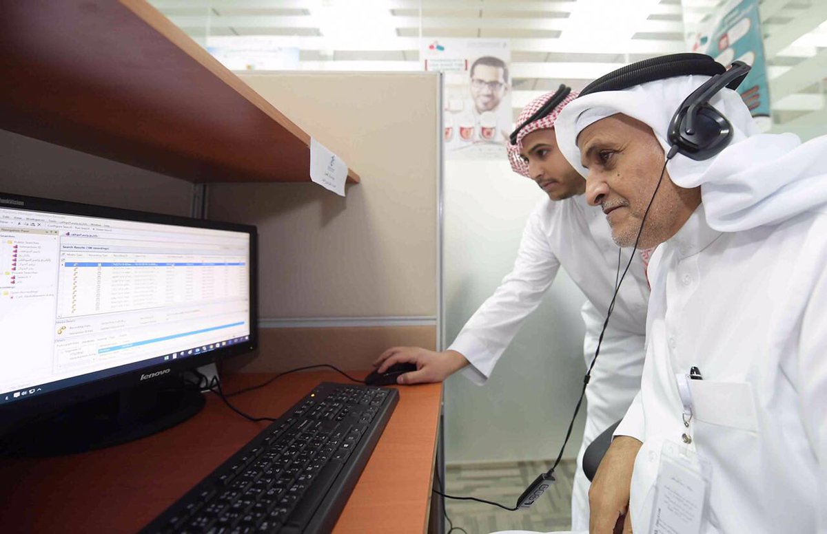 Saudi_FDA's tweet photo. معالي الرئيس التنفيذي لهيئة #الغذاء_والدواء د.محمد المشعل يتابع سير العمل في مركز الاتصال الموحد (19999) والخدمات التي يقدمها https://t.co/8pU6X74UTp