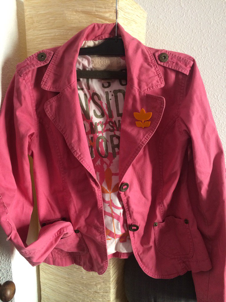 Junijuti's tweet photo. ¡Me gusta! "Chaqueta" en #wallapop https://t.co/4NTaVVSERM https://t.co/8ulbCVgYmM