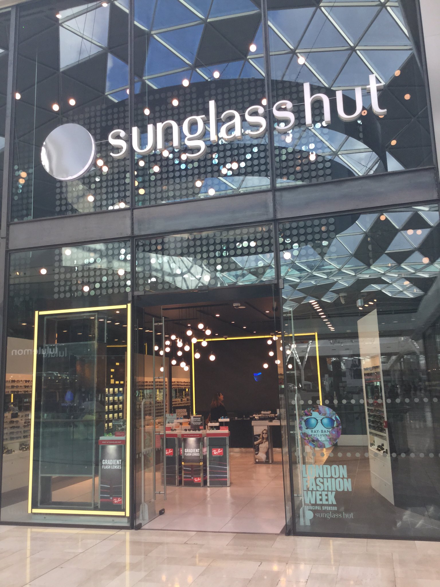 Sunglass hotsell hut heathrow