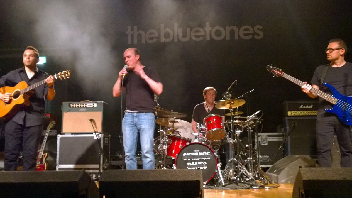 Well <a href="/rethinkyourmind/">rethinkyourmind</a> #IFeelBetterWhen we are supporting mentor <a href="/TheQuill/">Mark Morriss</a> of <a href="/TheBluetones/">The Bluetones</a> what about you? #WMHD16