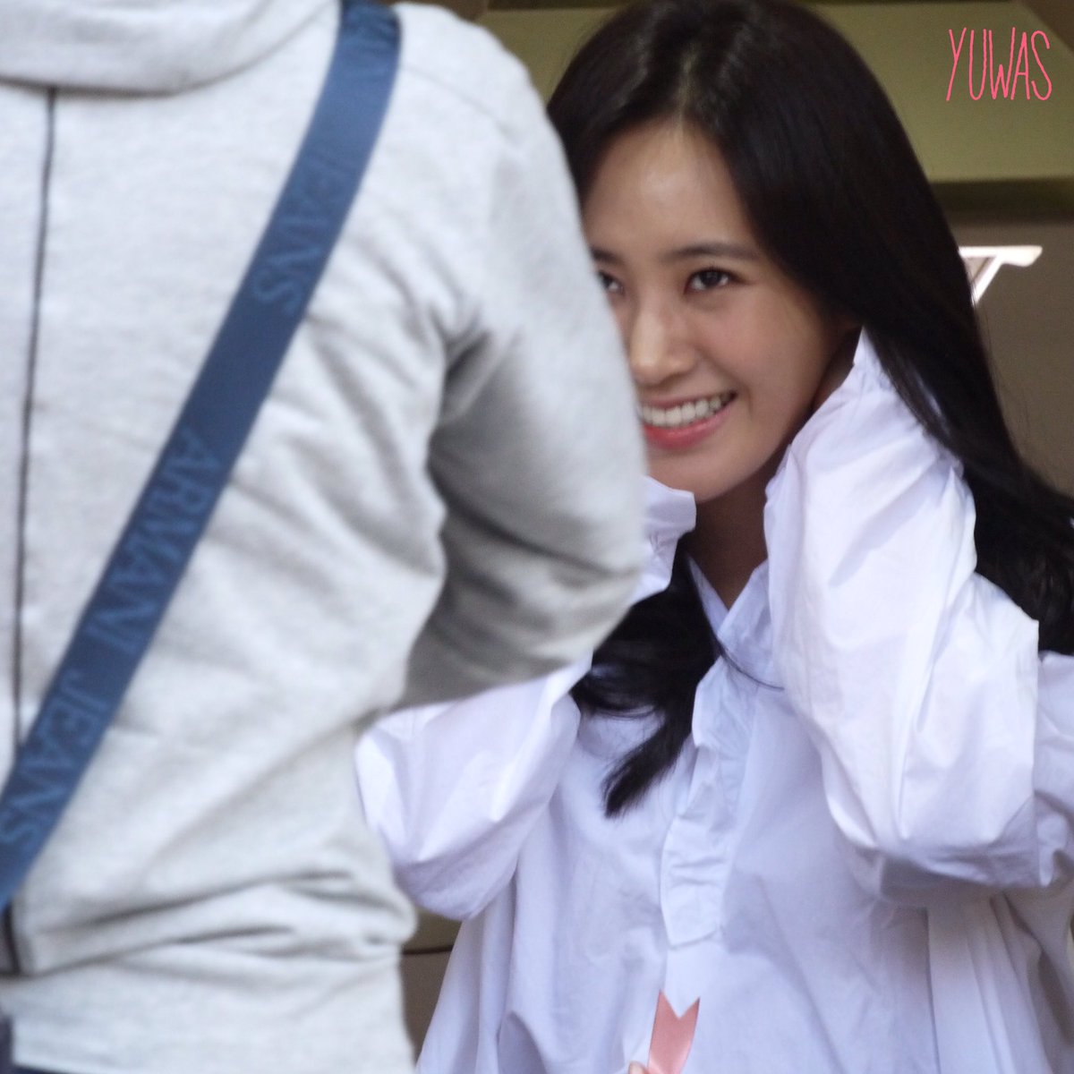[PIC][09-10-2016]Yuri tham dự buổi Fansign thứ 2 cho thương hiệu nước hoa "BVLGARI Rose Goldea" tại Myeongdong Lotte Duty Free vào chiều nay - Page 3 CuZE6y0UkAAgQZw