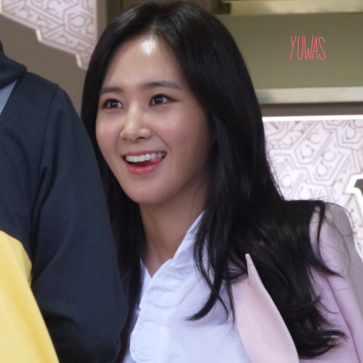[PIC][09-10-2016]Yuri tham dự buổi Fansign thứ 2 cho thương hiệu nước hoa "BVLGARI Rose Goldea" tại Myeongdong Lotte Duty Free vào chiều nay - Page 3 CuZF-7qUEAE7qZ8