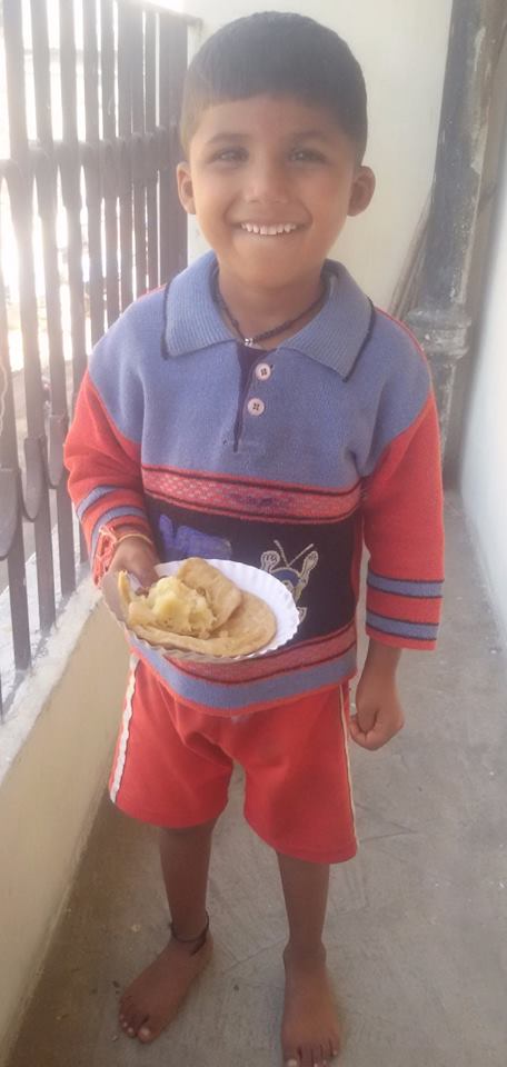 malhotrapulkit4's tweet photo. Sharing my first meal with this 3-year-old kiddo!

Looking forward to the coming days! #ZeroHunger #BeAHungerHero @FeedingIndia https://t.co/XbBE6Wzkpe