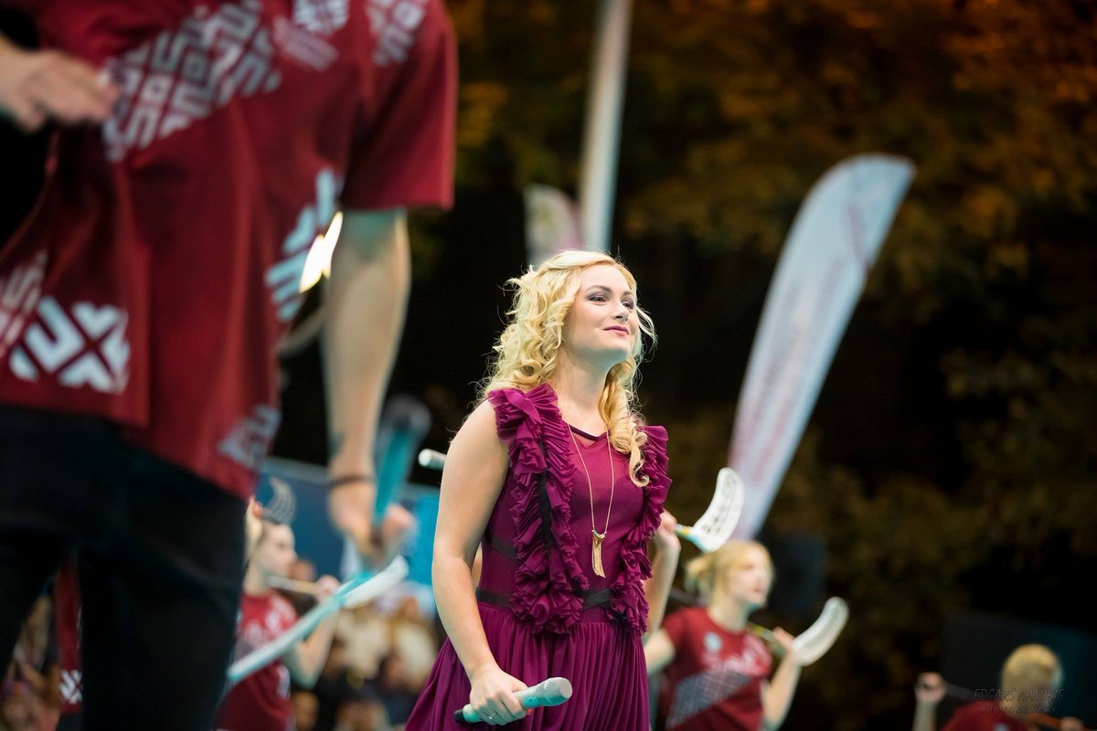 madry's tweet image. Pieslēdzies šodien plkst.15:00 radio @PieciLV -  pastāstīšu par  dziesmu "Champion", kas sarakstīta par godu pasaules čempionātam florbolā!