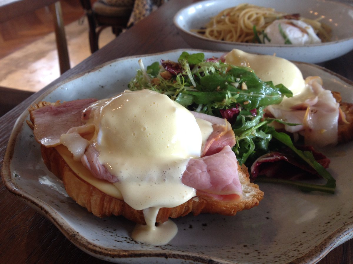 Aroifudfud's tweet photo. ร้าน Roast: คาเฟ่สุดฮิตที่มีเมนู All Day Brunchและเมนูของหวานให้เลือกมากมาย
แนะนำ:Egg Benedict ฿280
📍The Commons,ทองหล่อ17
@aroii @Kin24hrs https://t.co/ZefVG7YNKX