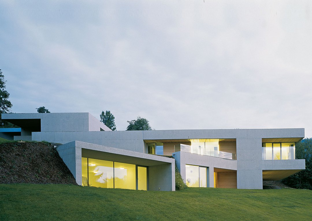Sanieren oder Neubauen? Diese moderne Villa ruht auf altem Bestand: bit.ly/2dFq4xF #modernarchitecture