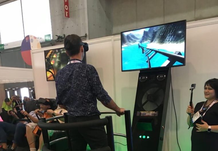 FXP_EMEA's tweet photo. .@jordanTYPES looks at an 'onlive' VR experience at #EAS16 via @EventNewsBlog https://t.co/3nUcOvuuOA #eventtech #eventprofs https://t.co/i0kqkGQDgd