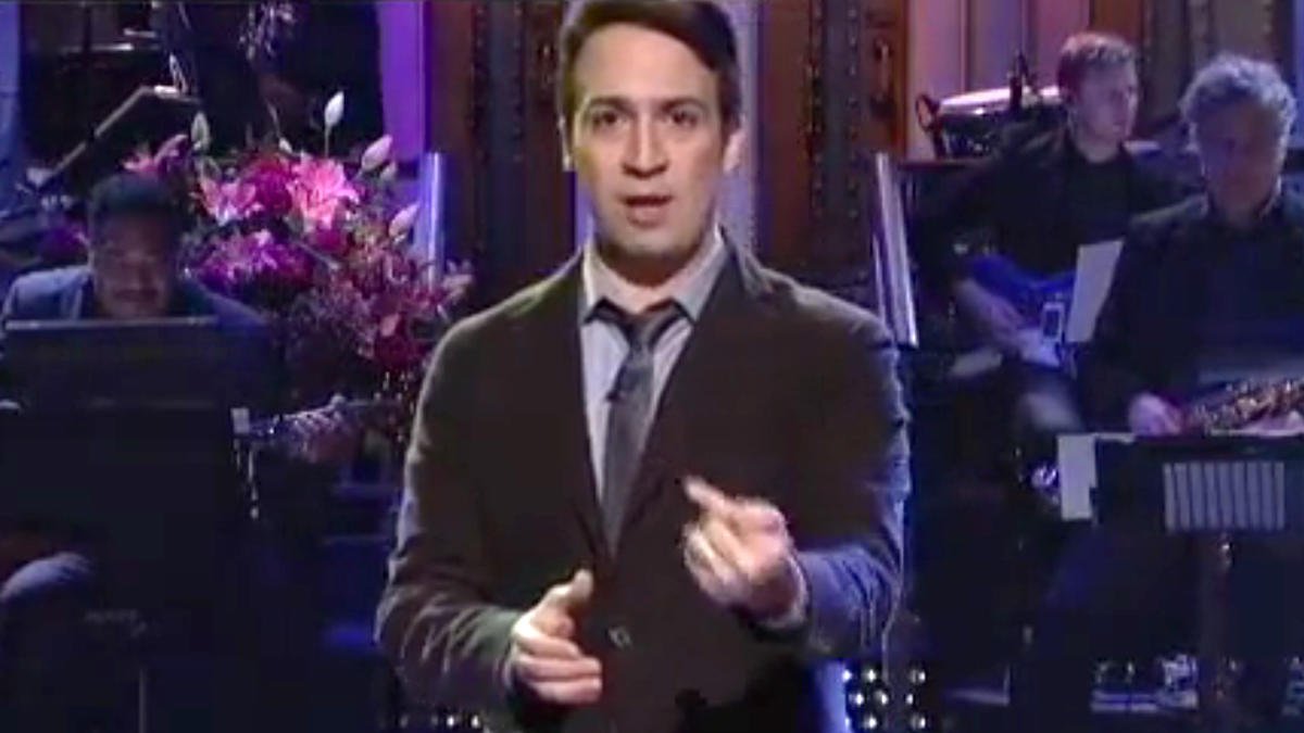 Telemundo47's tweet photo. #Video • Lin-Manuel Miranda presenta “Saturday Night Live” https://t.co/fBTi1EE0bF https://t.co/GdeG8Rmc4y