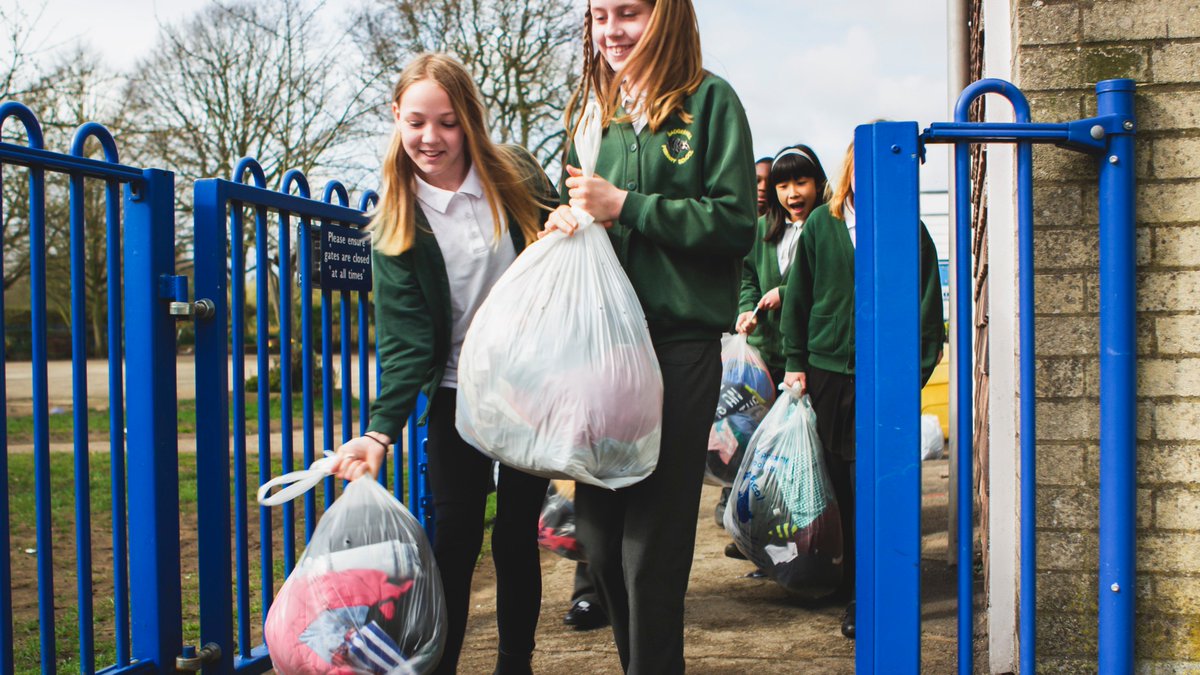 bag2schooluk's tweet photo. Fundraising tip! Ask family/friends to contribute a bag. So next time you visit grandma’s be sure to help her clean out her wardrobe!! #pta https://t.co/0CFvqlonjF
