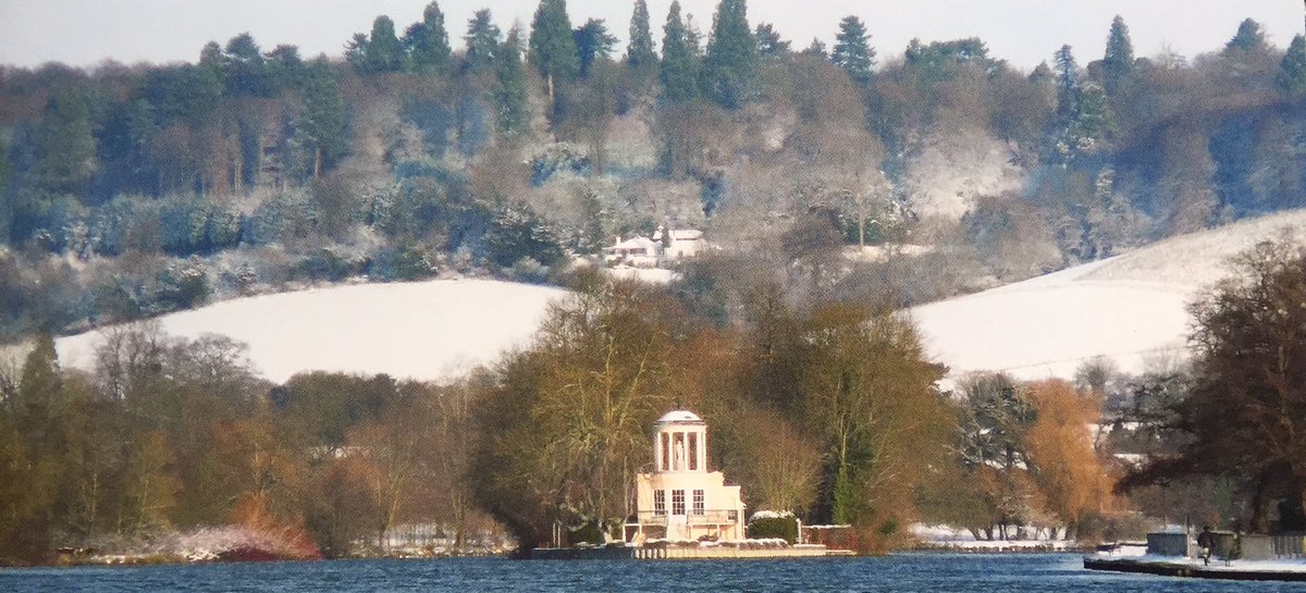 RowCo Christmas cards with many Henley scenes to choose from. Single cards or packs of 10 rowco.co.uk