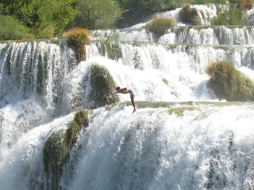 tour_split's tweet photo. Jump of a waterfall. Seems like a crazy idea? Who would like to try it? :)
#waterfalls #Dalmatia #TourSplit #VisitCroatia #CroatiaFullOfLife https://t.co/QOzzCOy73U