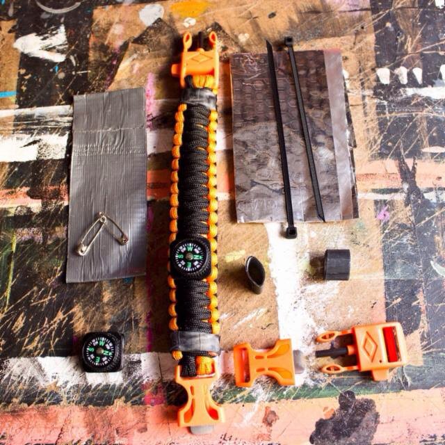 eightmike8's tweet photo. I am selling "Pulsera Táctca De Supervivencia de cuerda Paracord 550 / Brújula y accesorios" https://t.co/FFE5coGgNJ https://t.co/oszRhn79ub