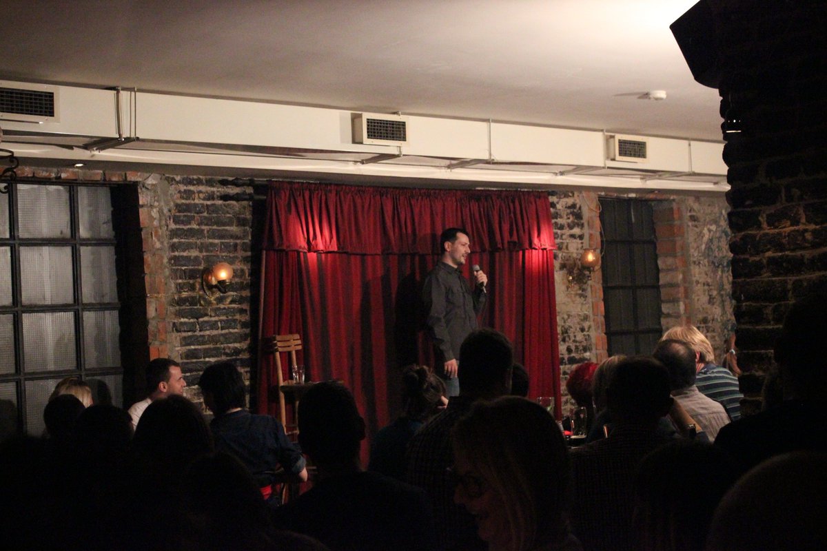 Standuprs's tweet photo. Šestival / 9. oktobar / @BenAkibaBeograd
Miloš Radojković @pocasni
#sestival #standupfest2016 https://t.co/MKwjhLGrfW