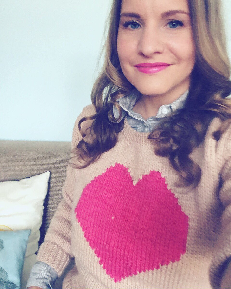 MarleThomson's tweet photo. O C T O B E R ! Happy autumn to you all! 💗 #knitten #wool #cozy #marlethomson https://t.co/FRP1tg3S0X