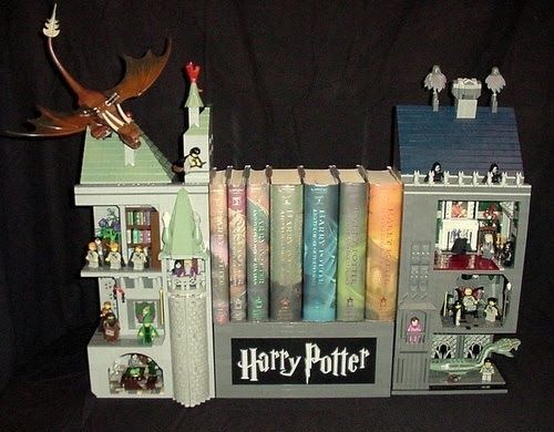 PotterWorldUK's tweet photo. Lego Harry Potter Bookshelf, I want this! https://t.co/UuQXfiwWHy