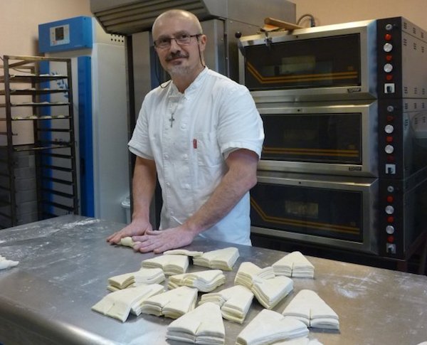 [On en parle] Guitto Leperlier, #boulanger #pâtissier des #Kerguelen à Port-aux-Français bit.ly/2dNMj46 #insolite #LeBoutDuMonde