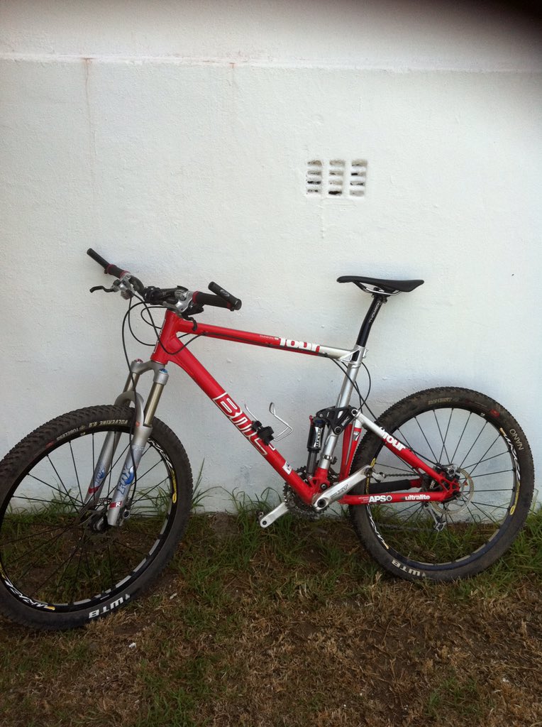 christiaangrey's tweet photo. Bike just stolen - Stellenbosch. Last seen Kyamandi #ryfietswerktoe stopped suddenly for me...☹️️ https://t.co/7P3ttl0GJj