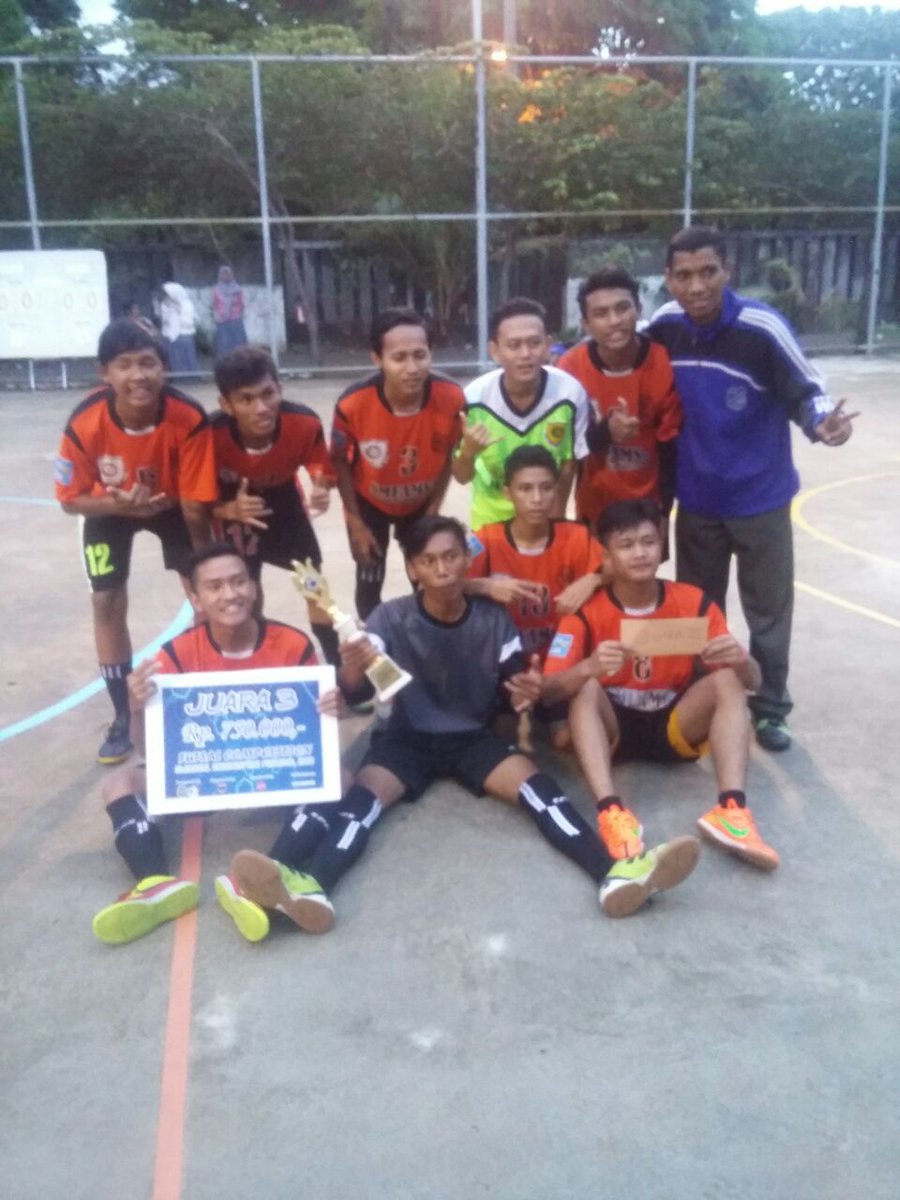 Juara 3 dimenangkan oleh smk muhammadiyah 1. Selamat ya..