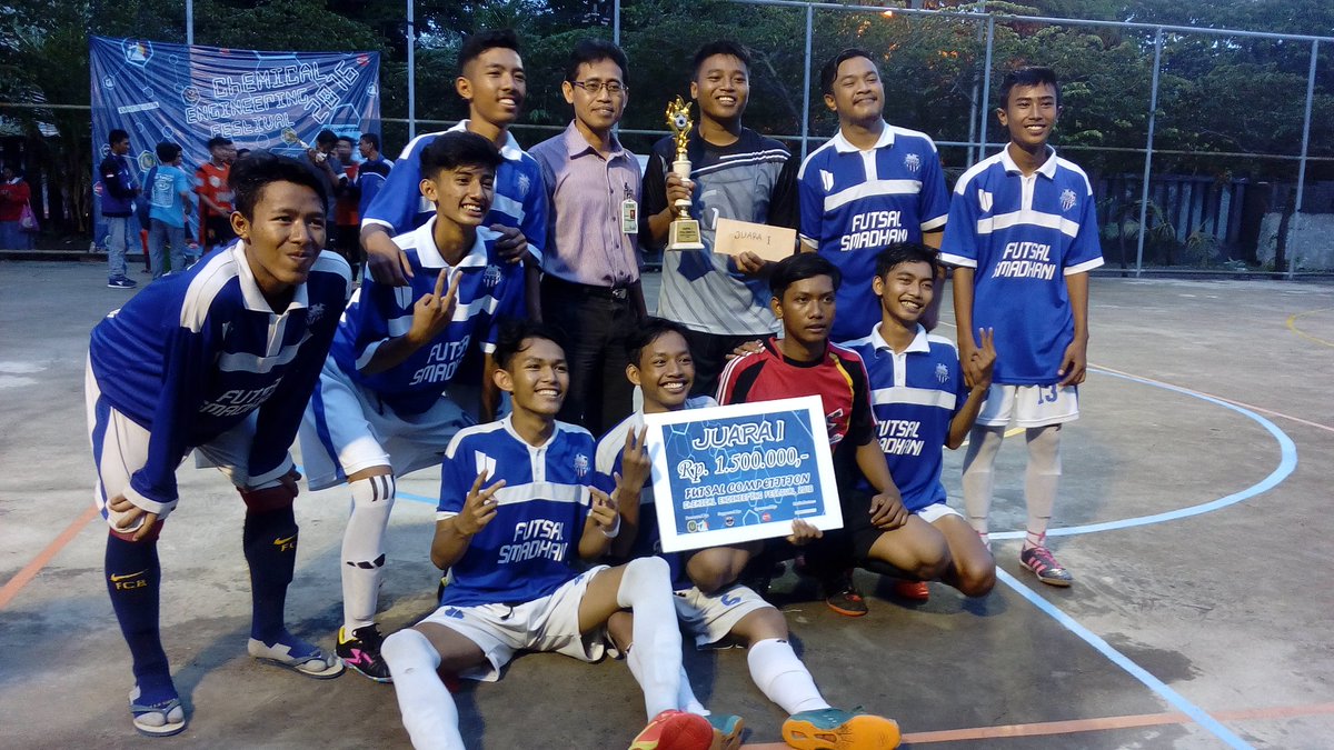 Juara yang di tunggu tunggu.. Juara 1 dimenangkan oleh sma dharmawanita Surabaya... Selamat yaa...