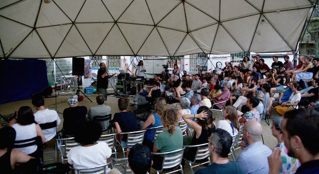 Sobirania alimentària, tecnològica... i sobirania cultural, què és? @XaviUrbano <a href="/leniovitz/">Helena O.</a> @JuditSalt <a href="/Indigestio/">Indigestio</a> elcritic.cat/blogs/sentitcr…