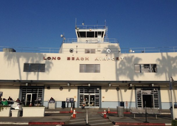 LauraRowley's tweet photo. LA's three major airports compared, why Burbank beats them all #traveltips https://t.co/36JSZqNxXp https://t.co/Gi1525bwXI