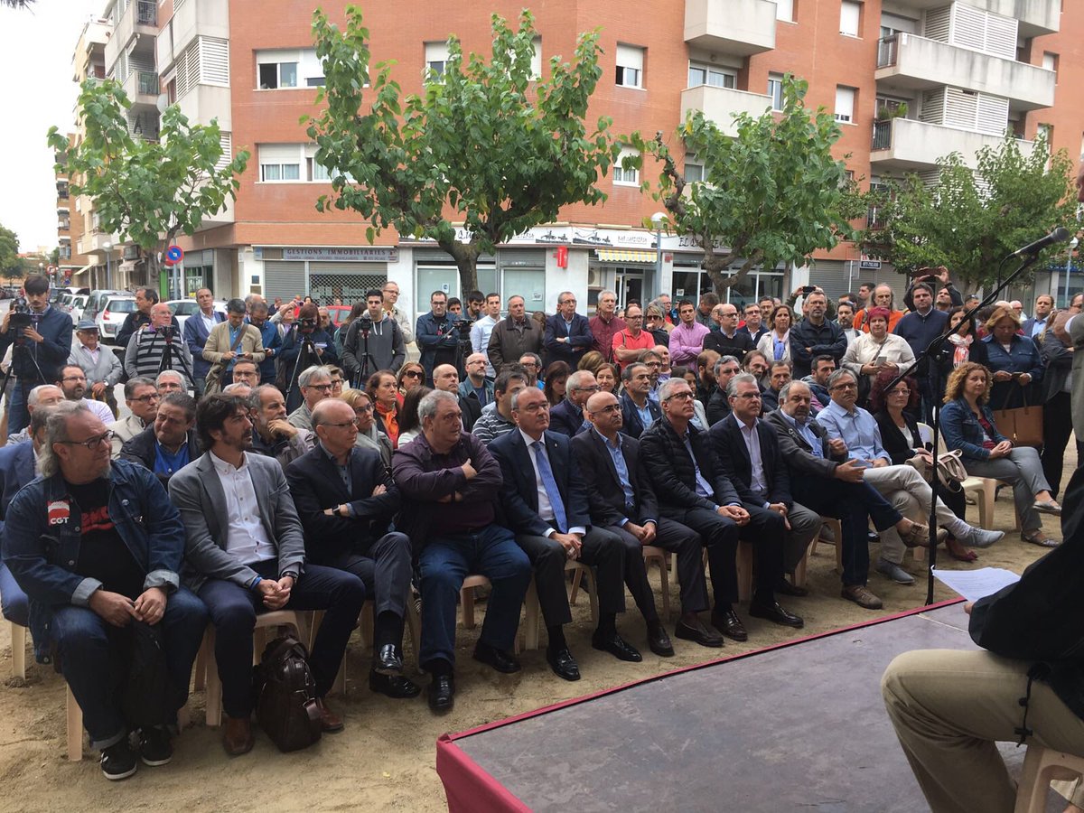 sdelcampocs's tweet photo. .@CsCongreso s'adhereix a la reivindicació per uns #TrensDignes pel #CampdeTarragona i #TerresdelEbre #Vilaseca #pdfcamp .@transportpublic https://t.co/7yL5VE3bNI