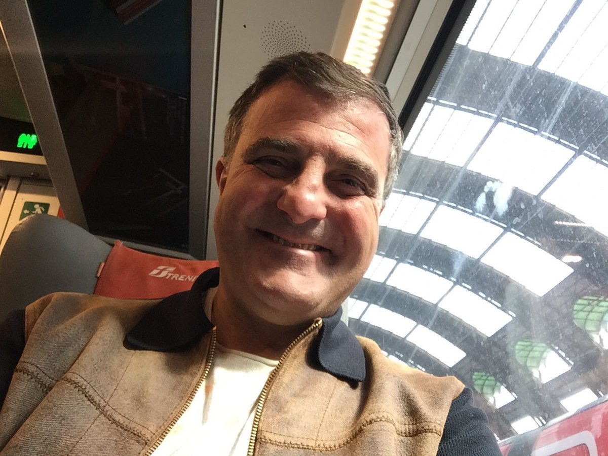 Andrea_Radic's tweet photo. Partenza per #Napoli #Frecciarossa1000 questa sera anteprima del #Medcookingcongress 2016 @SarahScaparone @LeFrecce @NicoloTiziana https://t.co/10ClNLiq5i