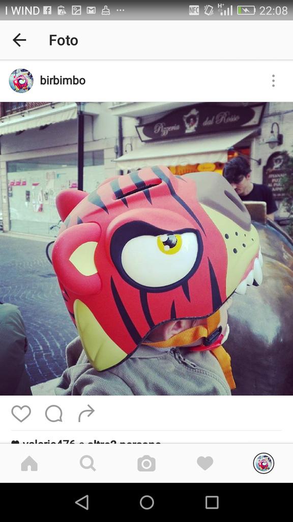 birbimbo's tweet photo. I #bambini non faranno le storie x indossare il #casco con questi bellissimi #caschidaurlo ! https://t.co/thGVsDAWpN https://t.co/G8b6Rd7SpT