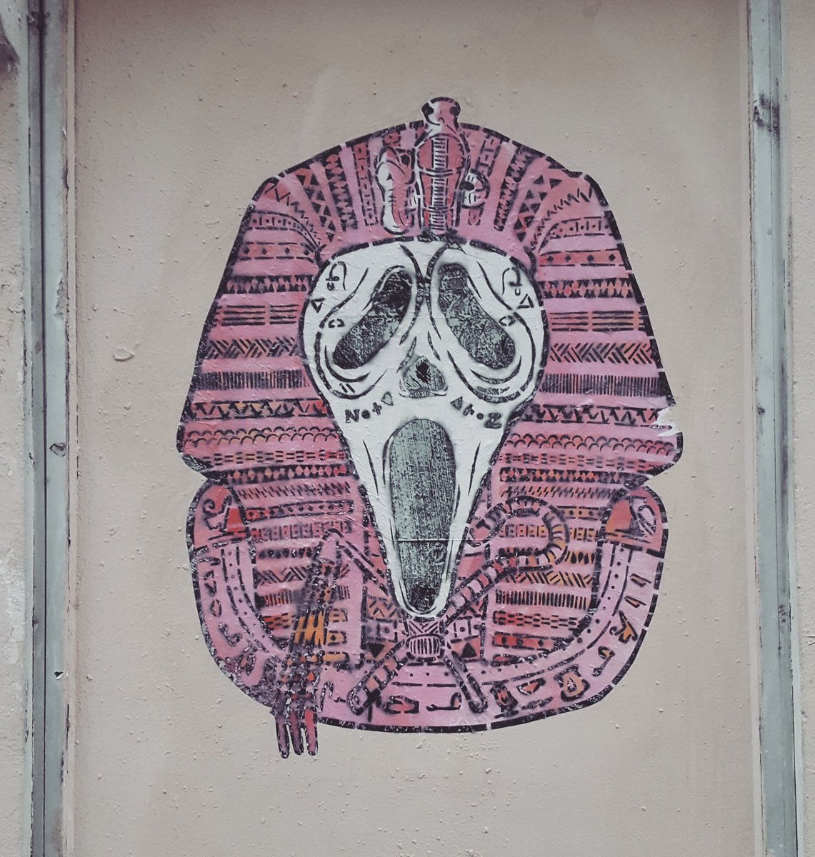 BountyGirlEPL's tweet photo. A great find in #latinquarter #paris #france #graffiti #streetart #artist #workzombie #zdey https://t.co/21pcqCJJIV