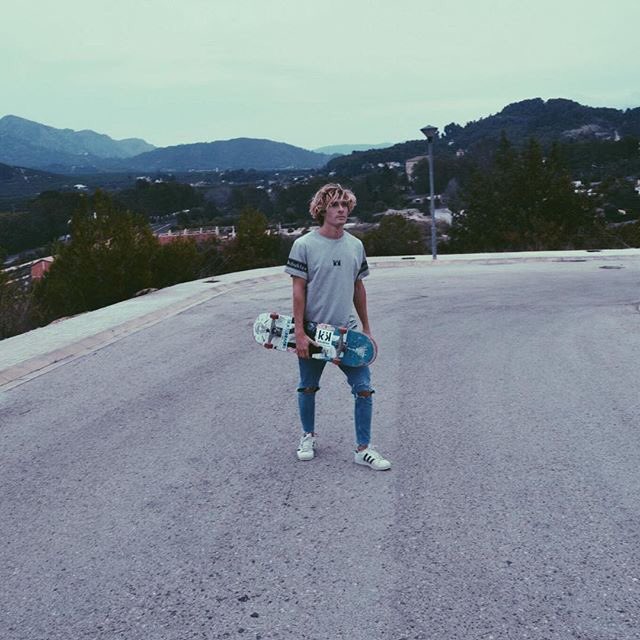 Hanoi Tee is waiting for you. 25% OFF in kouklax.com. 72h. Burn the website. 🔥