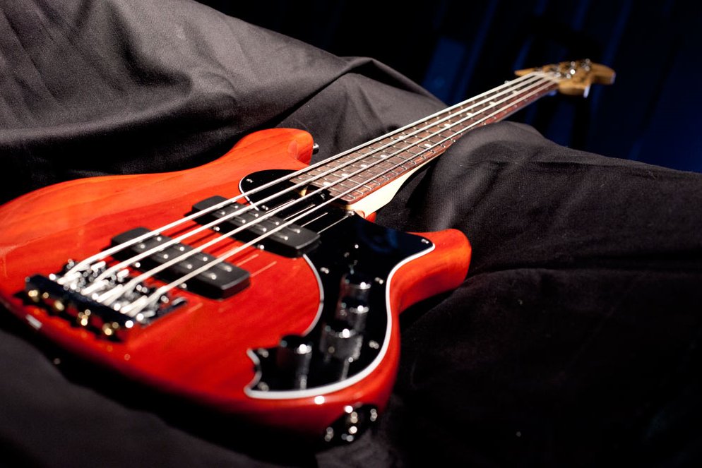 Fender's tweet photo. This #FenderEliteSeries bass will take you to another dimension.

#Red #DimensionBass https://t.co/QxTYFXnjfK